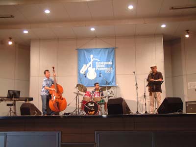 出前ライブinレインボー広場